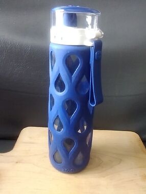 Blue Silicone Sleeve Glass Water Bottle with Carry Strap